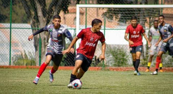Jabaquara e Paulista FC jogaram no campo do Sindicato dos Metalúrgicos, em Jundiaí