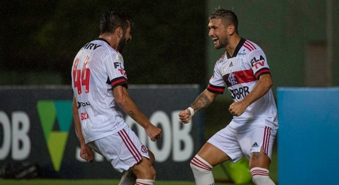 Flamengo pede e Isla não é convocado para seleção do Chile