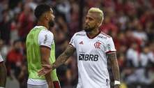 Vidal mostra insatisfação ao não entrar em partida do Flamengo no Maracanã