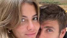 Gerard Piqué e Clara Chía aparecem juntos em passeio pelas ruas de Barcelona