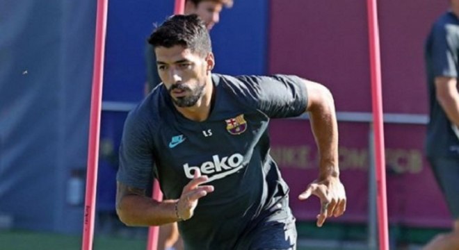Suárez segue treinando normalmente no Barcelona