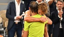 Rafael Nadal consola Zverev: 'Momento muito difícil vê-lo chorar'