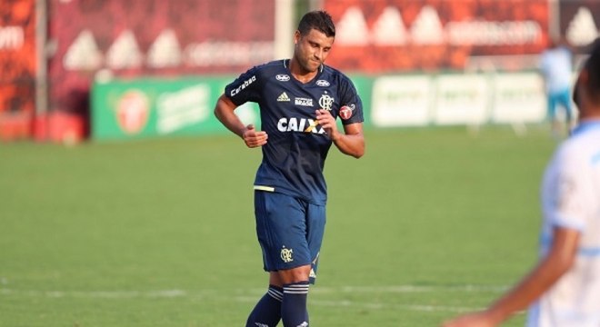 Jogador do Flamengo doa chuteira para adversário na Copinha - Esportes - R7  Futebol