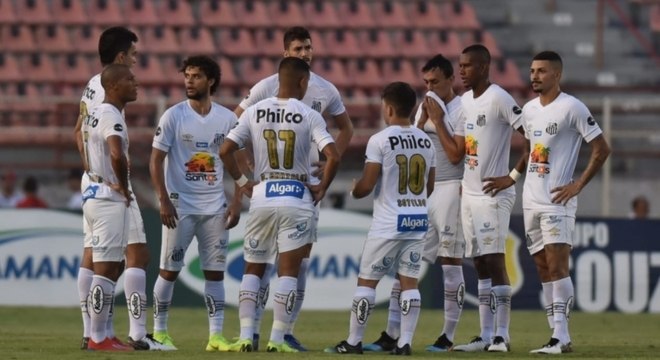 Elenco do Santos reunido após goleada sofrida pelo Ituano, por 5 a 1, pelo Paulistão