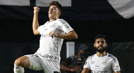 Santos não tomou conhecimento do rival na Vila