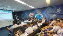 Cruzeiro realiza palestras com seus jogadores para conscientização sobre apostas esportivas