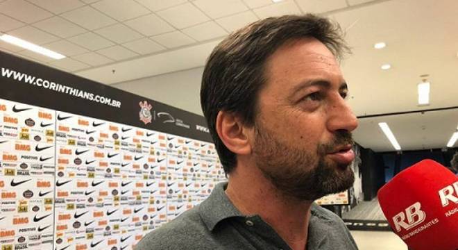 Diretor confirma compra obrigatória de Yony e vê Corinthians 'pronto'