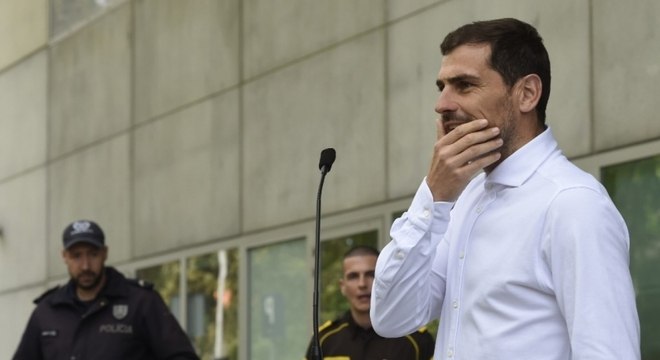 Casillas falou com a imprensa logo após deixar o hospital em Porto