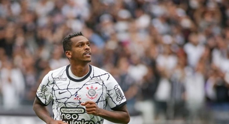 Sem Cavani, Jô deve ser esperança de gols do Corinthians no início do ano
