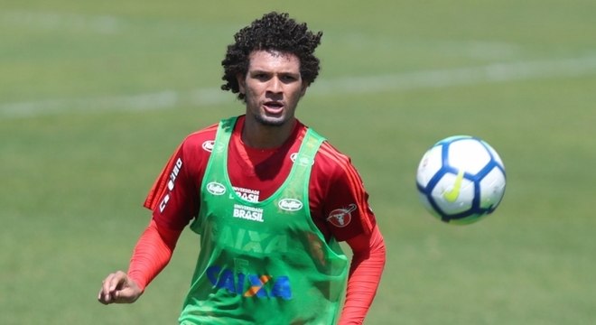Willian Arão tem contrato até o fim do ano no Flamengo 