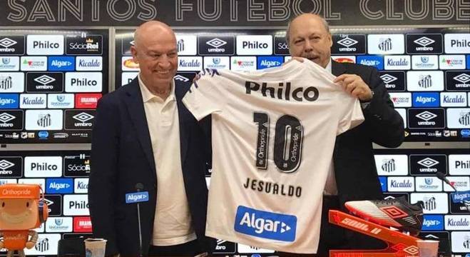 Jesualdo Ferreira recebeu camisa 10 do Santos do presidente José Carlos Peres 