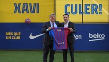 Xavi assina contrato até 2024 e é apresentado no Barcelona