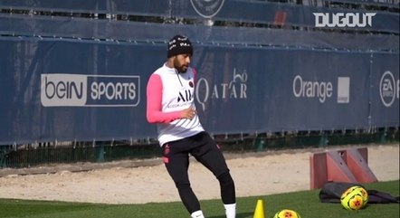 Neymar retornou aos treinos mas ainda se recupera