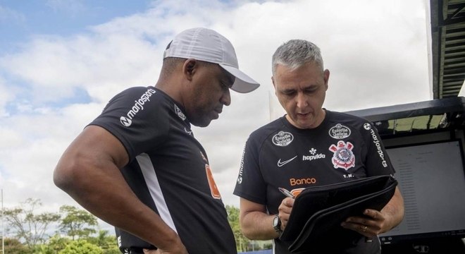 Tiago Nunes pediu para comissão técnica acompanhar jogadores de perto