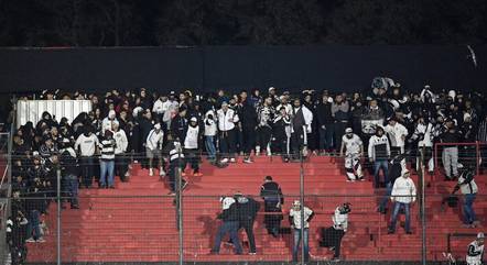 Torcida do Corinthians queimou pesos argentinos