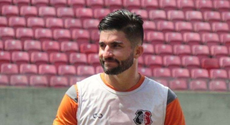 Guilherme Queiroz von IDB kommt unter dem Namen Vitória – Sports Athlete