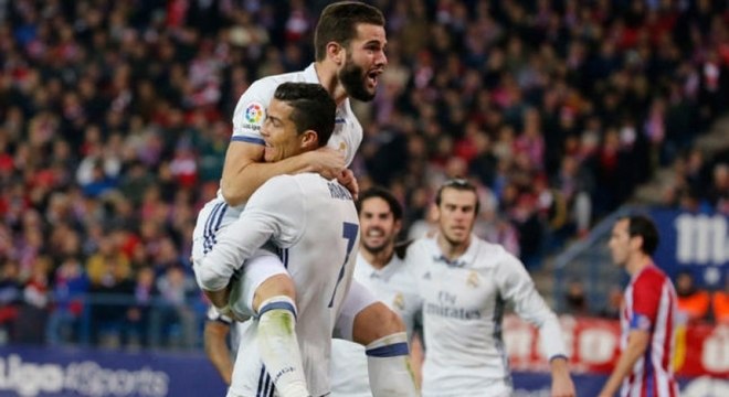 Nacho e Cristiano são companheiros de time no Real Madrid