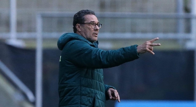 Após duas derrotas seguidas, Luxa promete repensar padrão ofensivo do Palmeiras