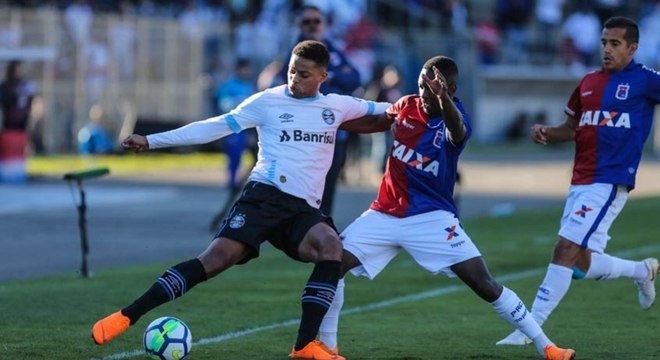 Com reservas, Grêmio joga na Arena contra o desesperado Paraná