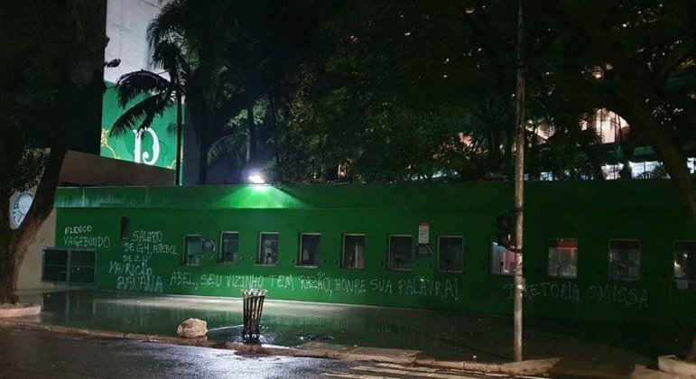 Torcedores picharam as bilheterias do Allianz Parque após derrota para o Red Bull Bragantino