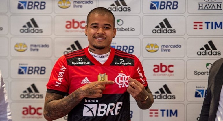 Kenedy não brilhou em sua curta passagem pelo Flamengo
