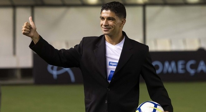 'Jogando de terno', Renato se despediu do futebol no fim de 2018
