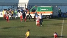 Semelhante ao caso Eriksen, jogador do Bangu desmaia e convulsiona em jogo da Série D do Brasileiro