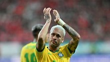 Estrela da Seleção Brasileira, Neymar exibe todas as suas figurinhas da Copa do Mundo