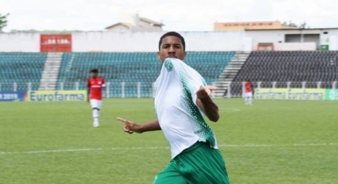 Davó, do Guarani, fez simplesmente quatro gols na vitória sobre o Internacional