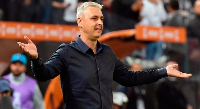 Tiago Nunes lamenta queda, mas sai otimista: 'Time no caminho certo'