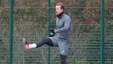 Harry Kane volta a treinar com o Tottenham dias antes de duelo contra o Manchester City