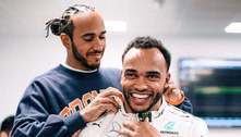 Lewis Hamilton homenageia irmão com paralisia cerebral e realiza seu sonho de pilotar uma Mercedes