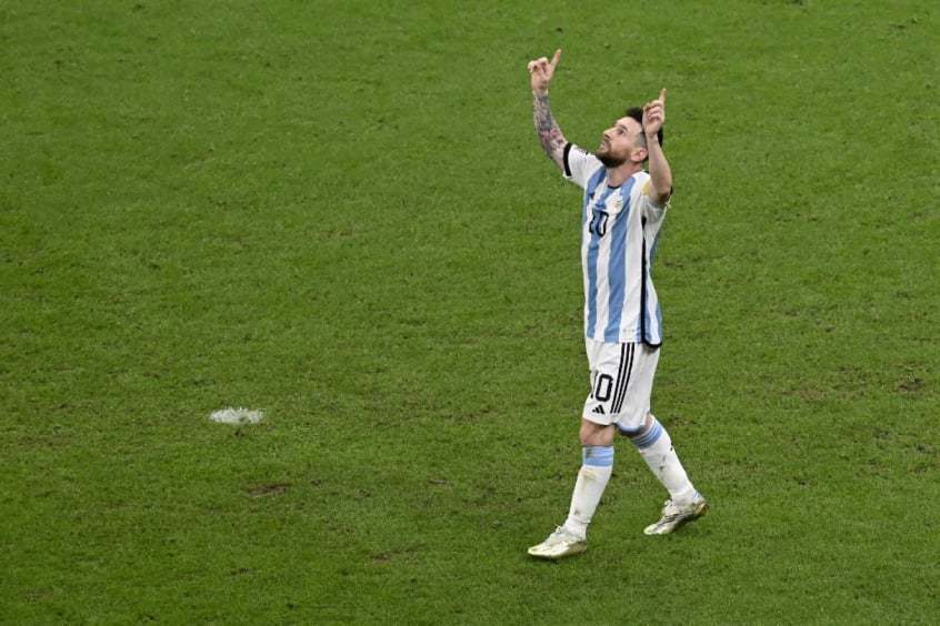 Messi marca 5 vezes em goleada da Argentina e iguala marca de 80 anos