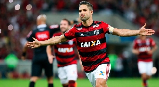 Diego foi o autor do último gol de falta do Flamengo