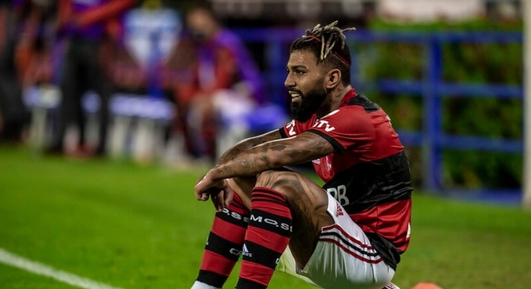 Gabigol iluminado: 10 jogos seguidos marcando gols no Brasileiro 