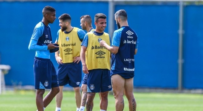 Saídas no Grêmio abrem espaço para pratas da casa na lista da Libertadores