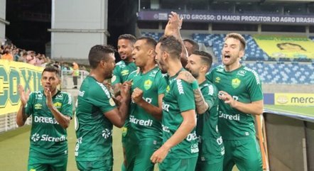 Elton marcou o gol da vitória do Cuiabá