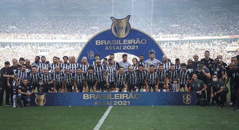 Atlético-MG conquistou o Brasileirão em 2021, enquanto o Cruzeiro se manteve na Série B