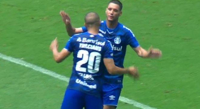 Thiago Neves comemora primeiro gol com a camisa do Grêmio