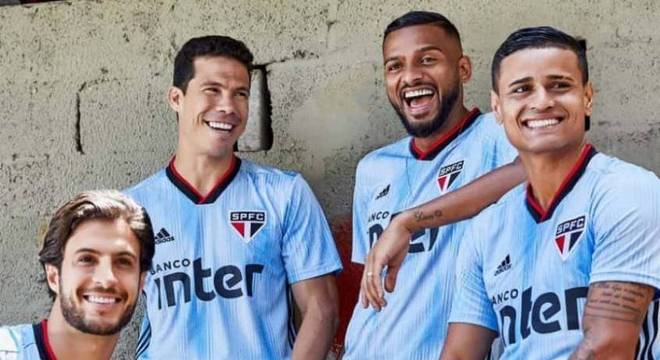 Camisa III do SÃ£o Paulo faz referÃªncia com as cores do Uruguai
