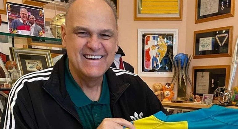 Considerado um dos maiores jogadores de basquete do Brasil, Oscar Schimdt tem câncer diagnosticado há 11 anos