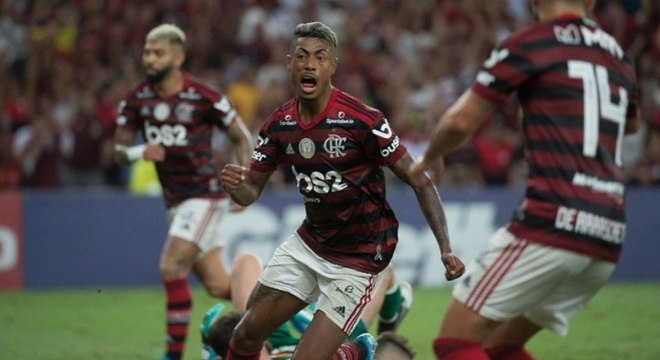 Fla fecha ano com ótimo aproveitamento de trio nos clássicos