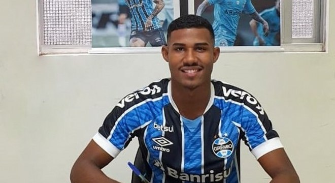 Lateral da base é a novidade entre os relacionados do Grêmio para