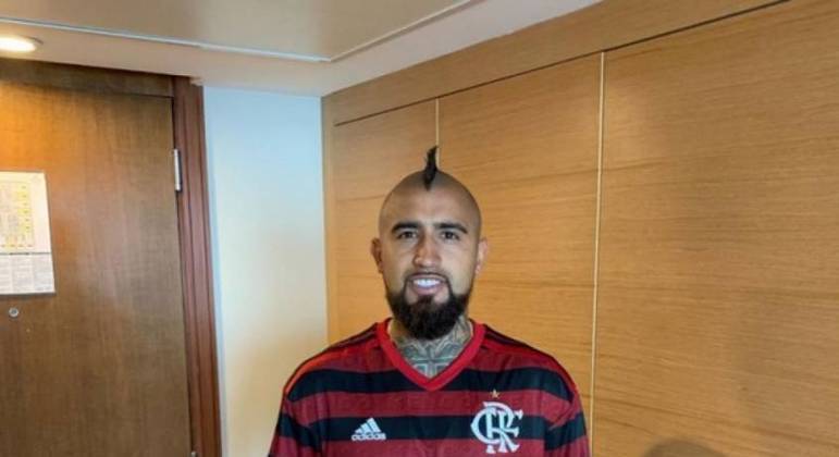 Arturo Vidal, do Chile, publica vídeo comemorando gol do Flamengo na Copa  do Brasil e agita rubro-negros - Lance!