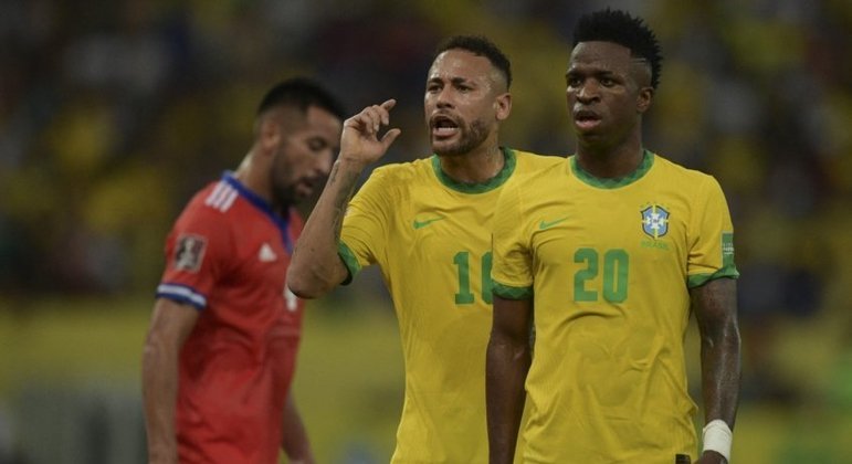 Neymar, Thiago Silva e Raphinha foram alguns dos jogadores da seleção que defenderam Vini Jr.