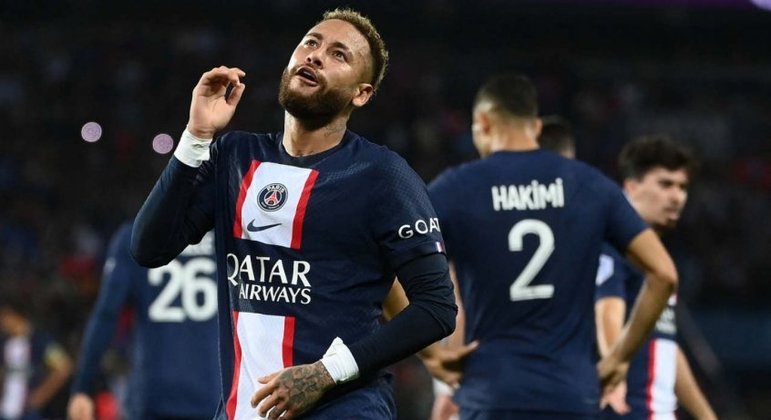 Neymar comemora o gol da vitória do PSG 