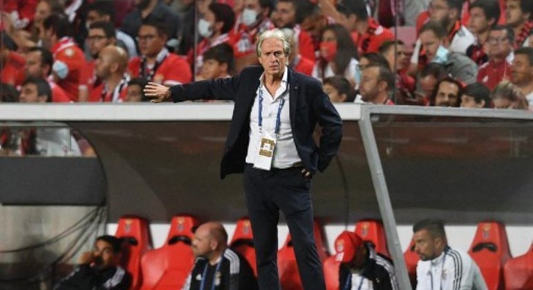 Jorge Jesus comandando o Benfica, clube que projetou sua carreira como treinador