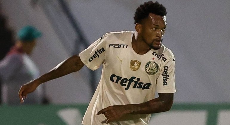 Palmeiras anuncia que volante Jailson rompeu o ligamento cruzado