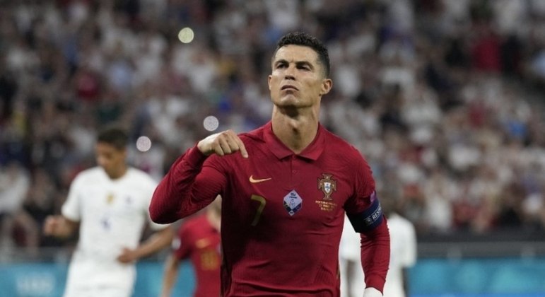 Cristiano Ronaldo quebra silêncio e fala sobre seu futuro no futebol
