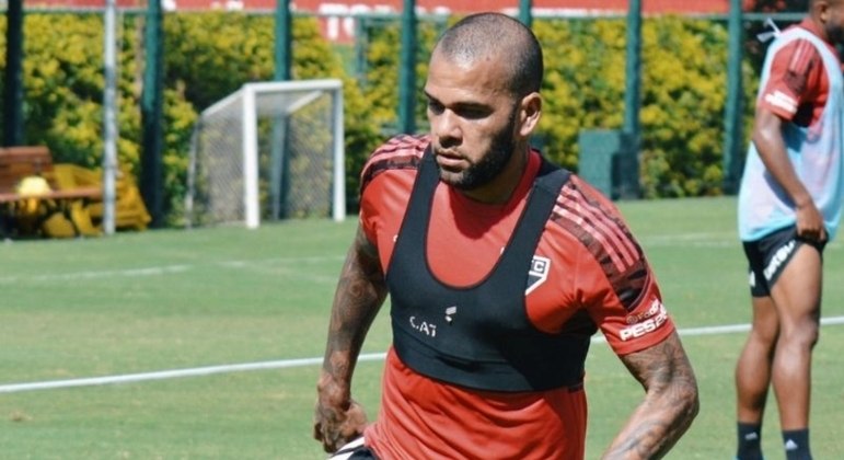 Daniel Alves se despede do São Paulo após rescisão de contrato
